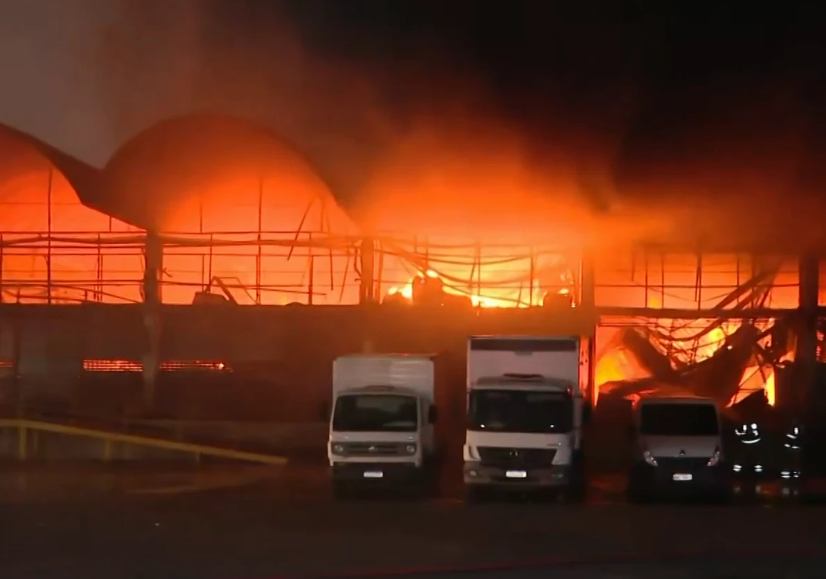 Maior central de abastecimento do Rio: veja imagens do incêndio na Ceasa
